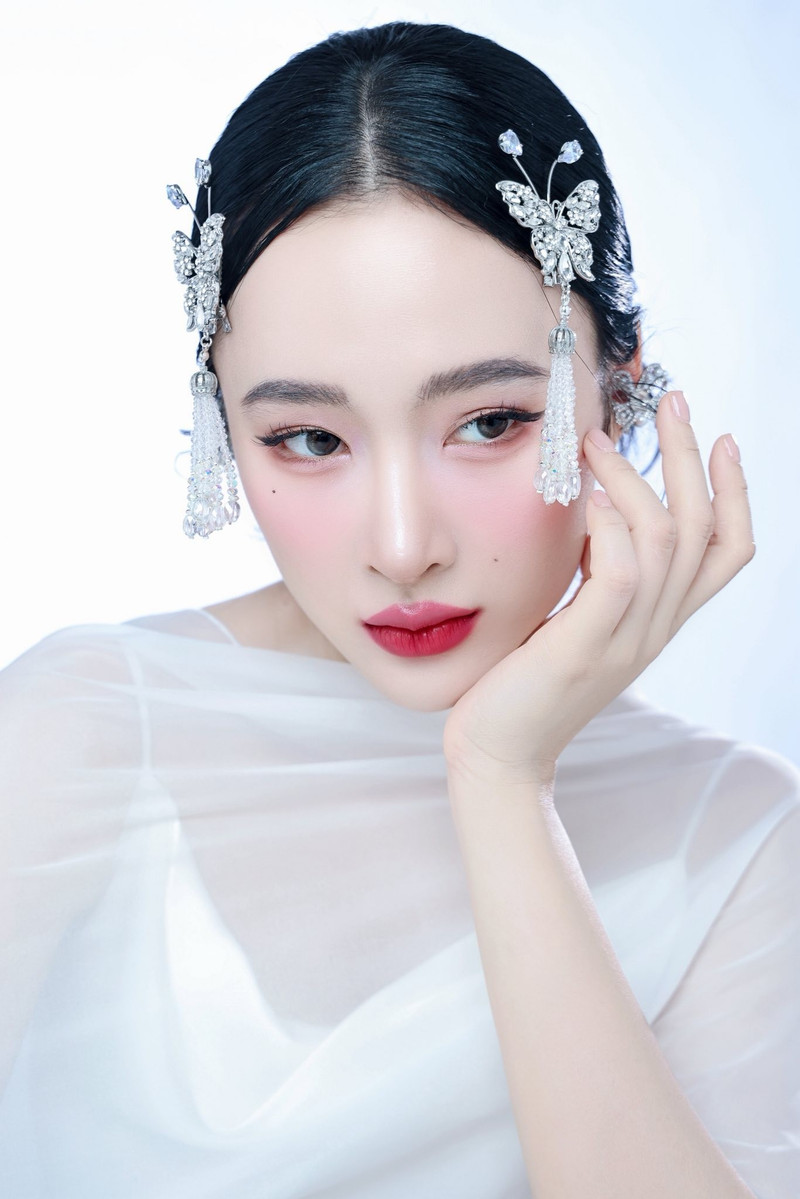angela-phuong-trinh-8.jpg