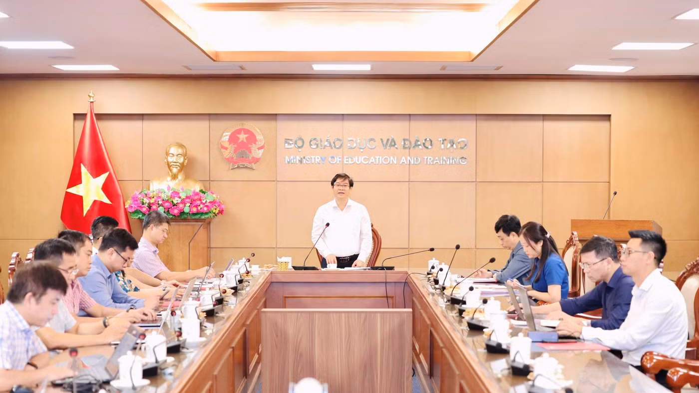 Ông Thái Văn Tài - Vụ trưởng Vụ Giáo dục phổ thông (Bộ GD&ĐT) chủ trì hội nghị tập huấn.