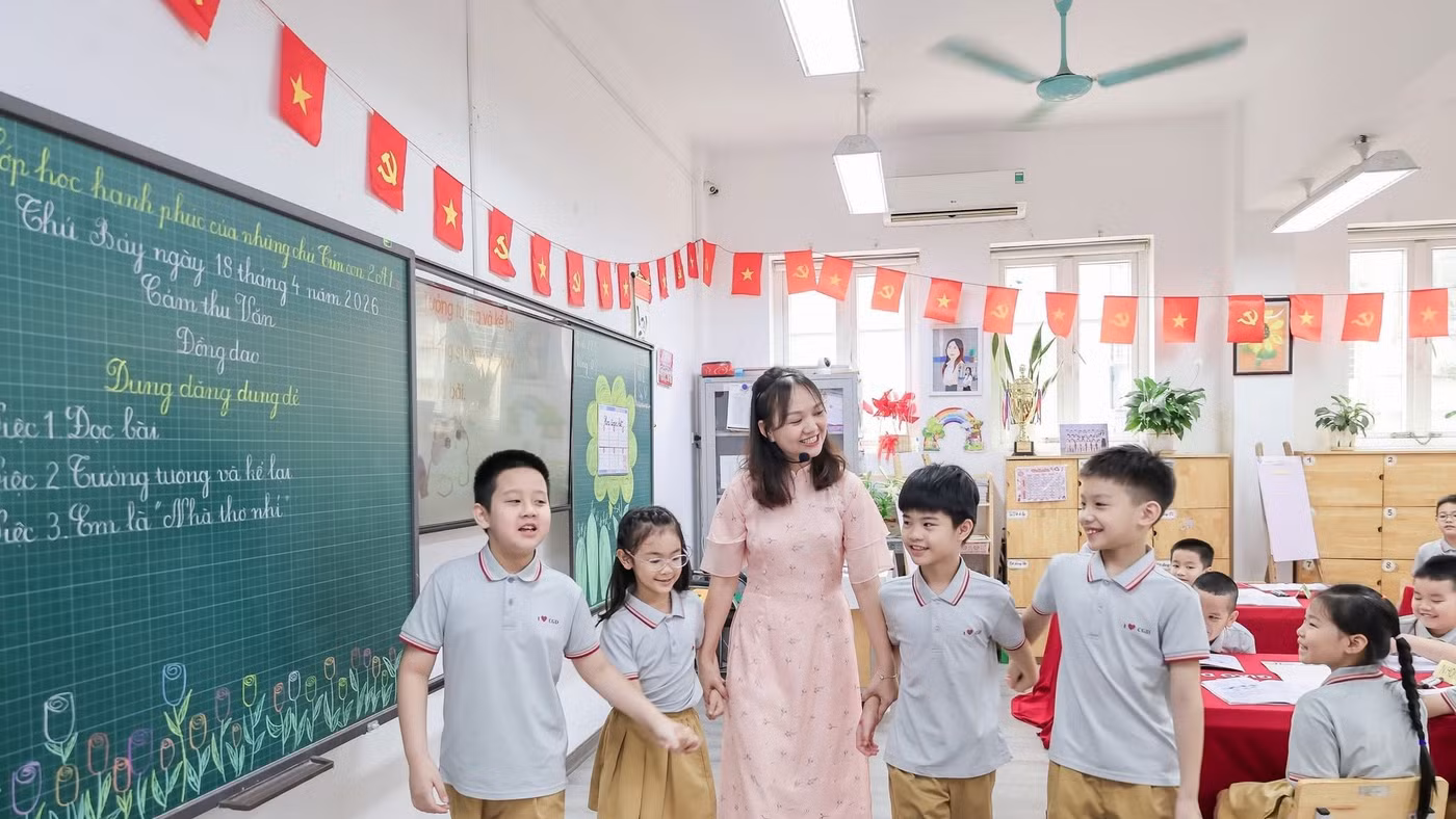 Cô trò Trường Tiểu học Công nghệ giáo dục Hà Nội Alpha CGD.