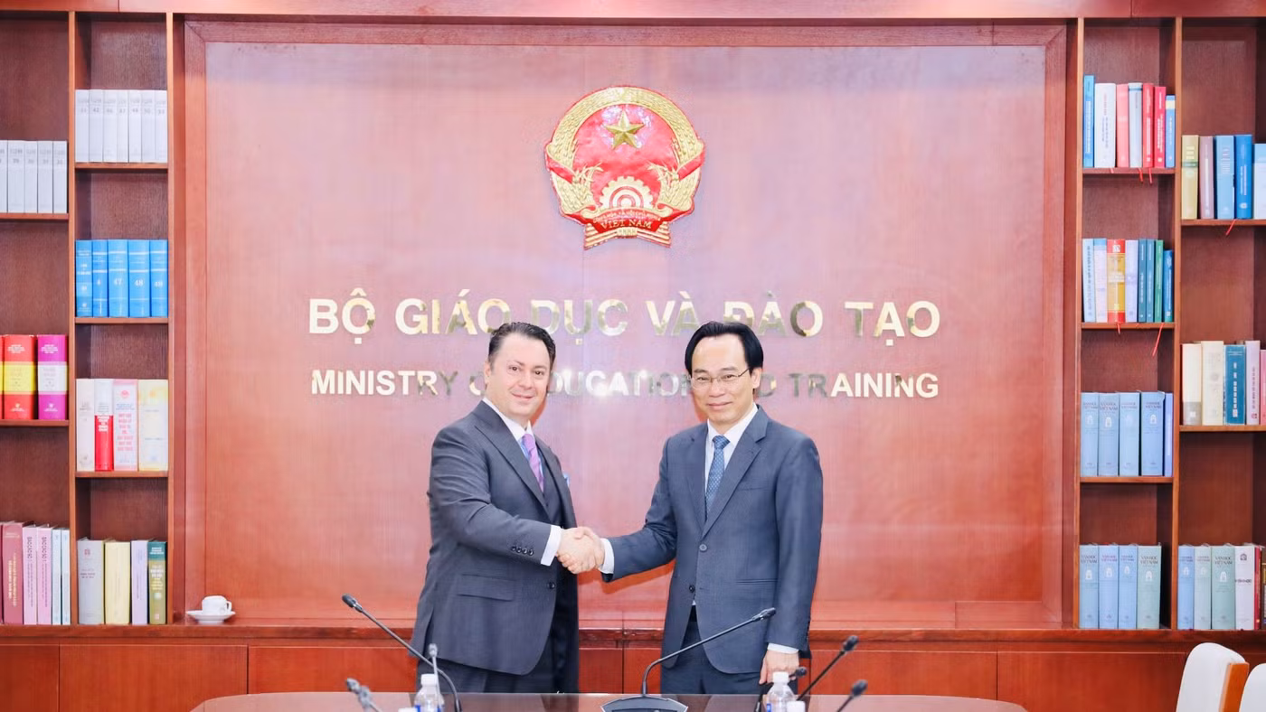Bộ trưởng Hoàng Minh Sơn và Đại sứ Kohdayar Marri.
