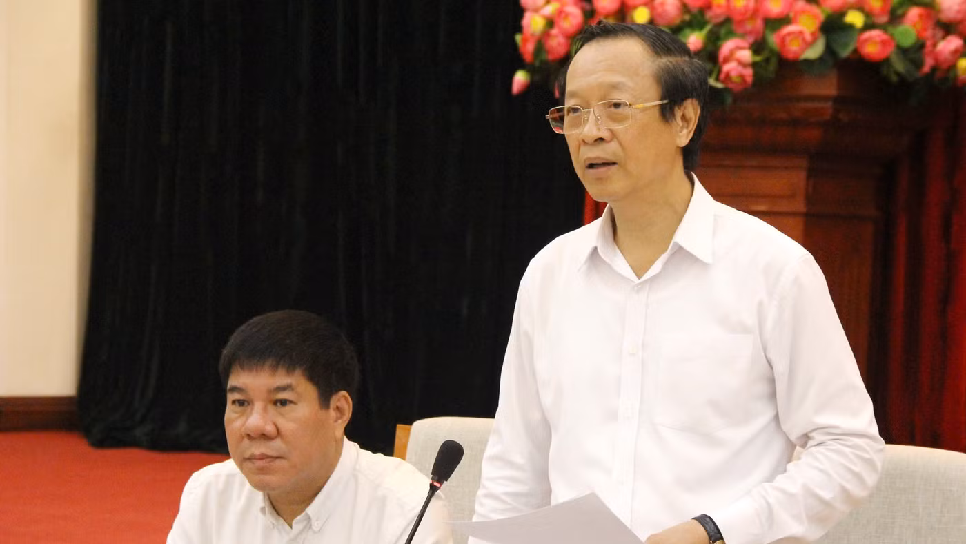Thứ trưởng Thường trực Phạm Ngọc Thưởng (phải ảnh) chủ trì họp báo. Ảnh: Sỹ Điền.