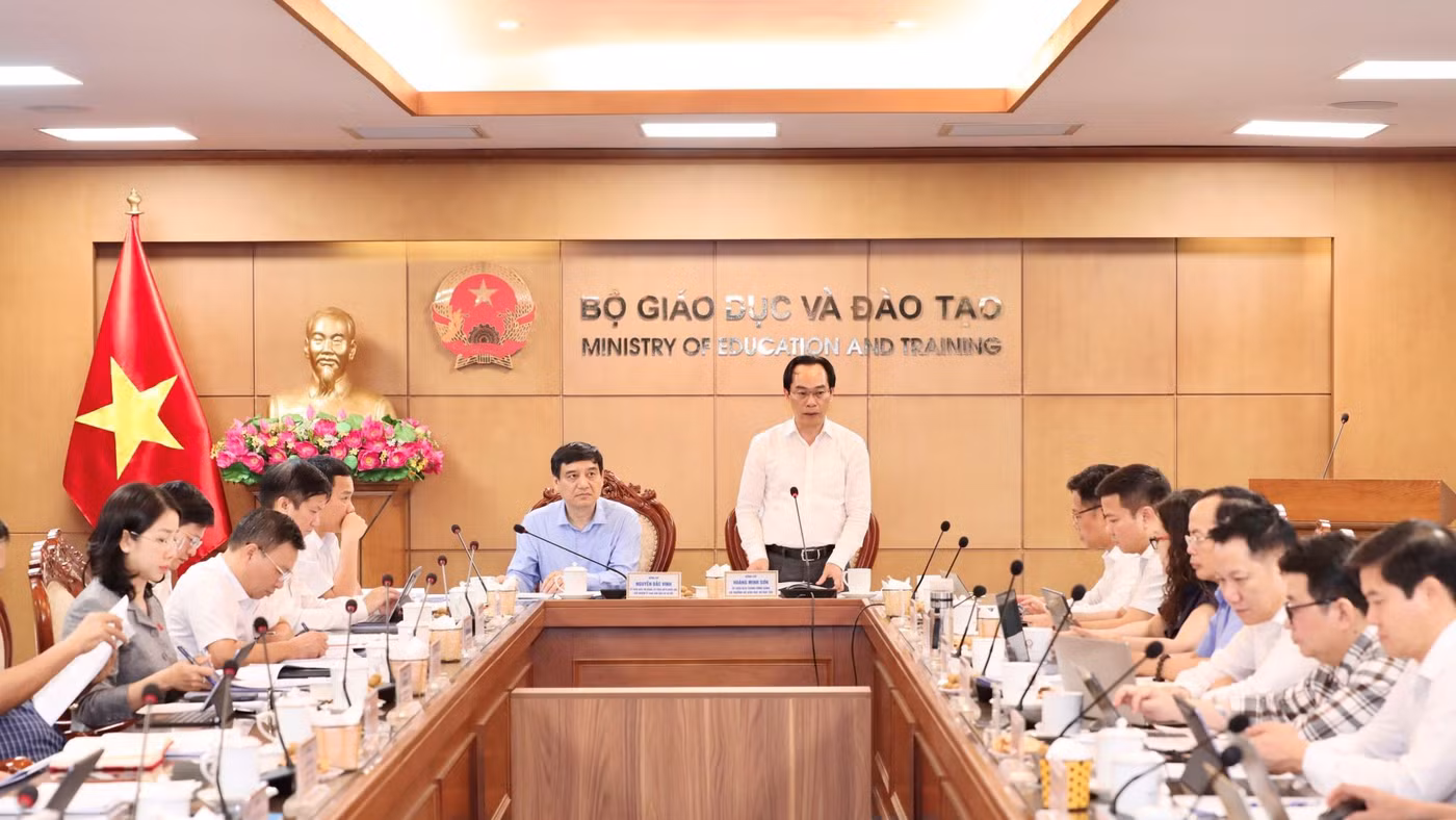 Ông Nguyễn Đắc Vinh - Chủ nhiệm Ủy ban Văn hóa và Xã hội của Quốc hội; Bộ trưởng Hoàng Minh Sơn chủ trì buổi làm việc.