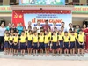 Báo GD&TĐ tặng đồng phục cho học sinh Trường Phổ thông DTBT Tiểu học Mỹ Lý 1. (Ảnh: Phạm Tâm)