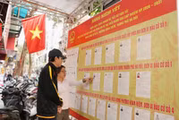 anh-6-ba-ngoc-bich-ao-trang-tuyen-truyen-cho-nguoi-dan-truoc-ngay-bau-cu-chinh-thuc-dien-ra.jpg