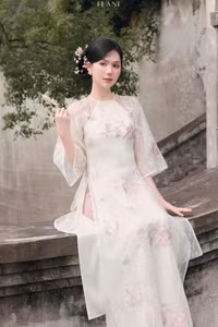 ngoc-trinh-1.jpg