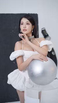ngoc-trinh-1.jpg