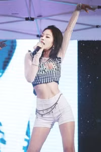 jennie-9.png
