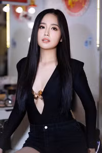 mai phương thúy 1.jpg