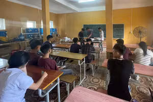 Tiết học thực hành nấu ăn tại Phân hiệu Bình Liêu.