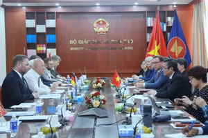 Quang cảnh buổi làm việc.