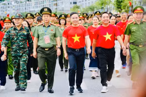 Hơn 30.000 người ở Quảng Ninh hưởng ứng sự kiện đi bộ ‘Cùng Việt Nam tiến bước’