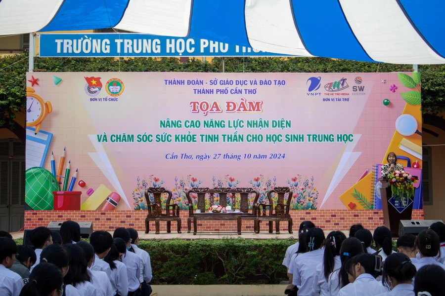 Quang cảnh buổi tọa đàm.