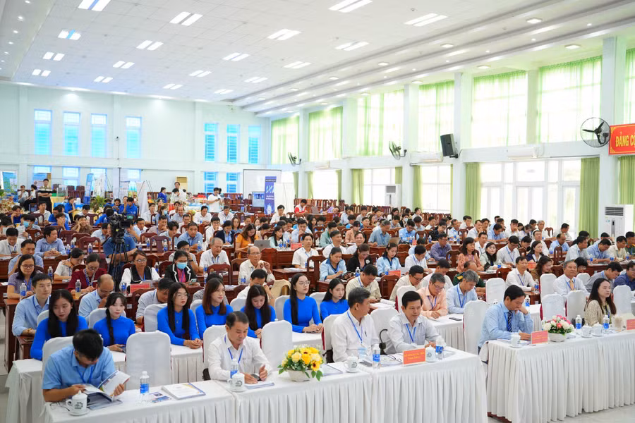 dh kien giang hoi thao 2.jpg