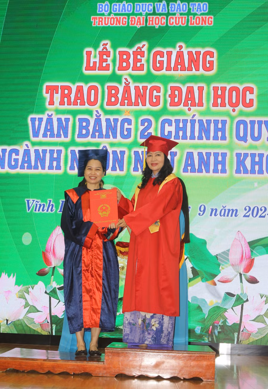 dhcl trao bang 3.jpg