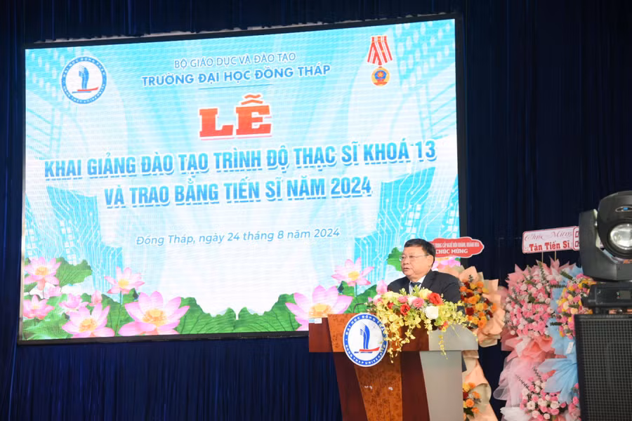 truong dh dong thap trao bang 3.jpg