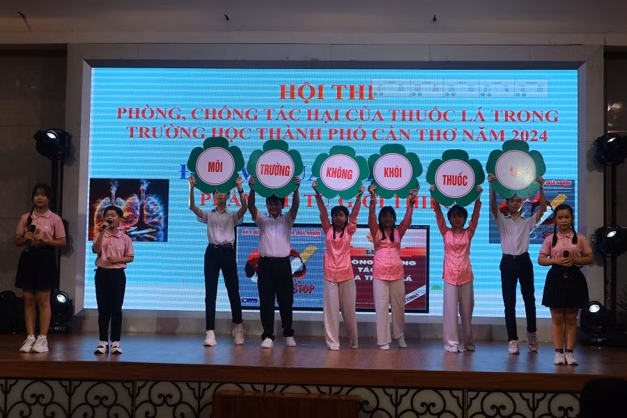 Phần thi tự giới thiệu tại Hội thi phòng, chống tác hại của thuốc lá trong trường học cấp thành phố năm 2024.