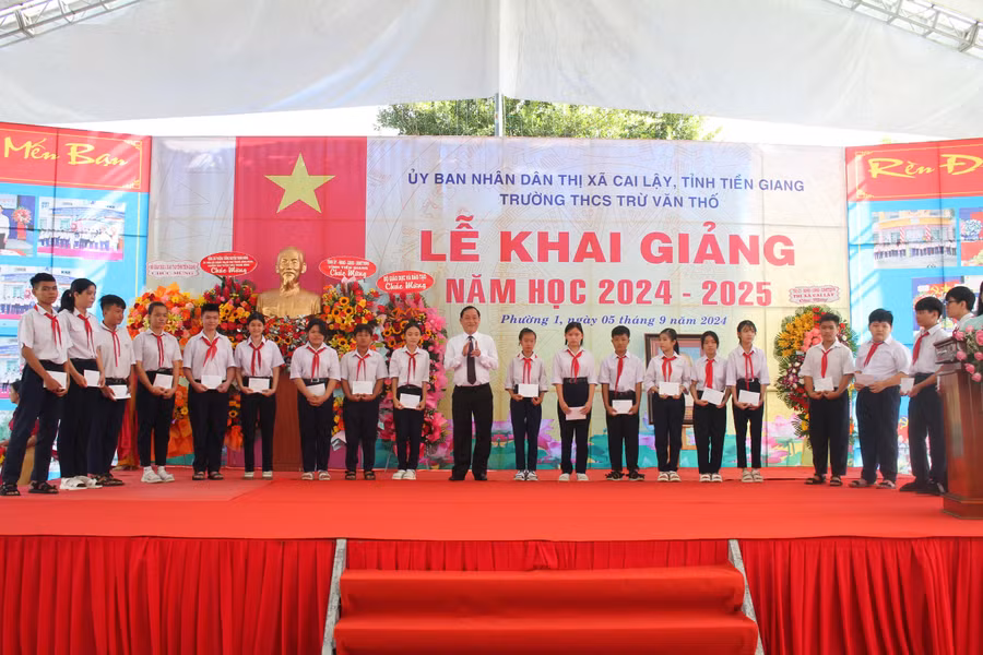 truong btg tw khai giang 7.JPG