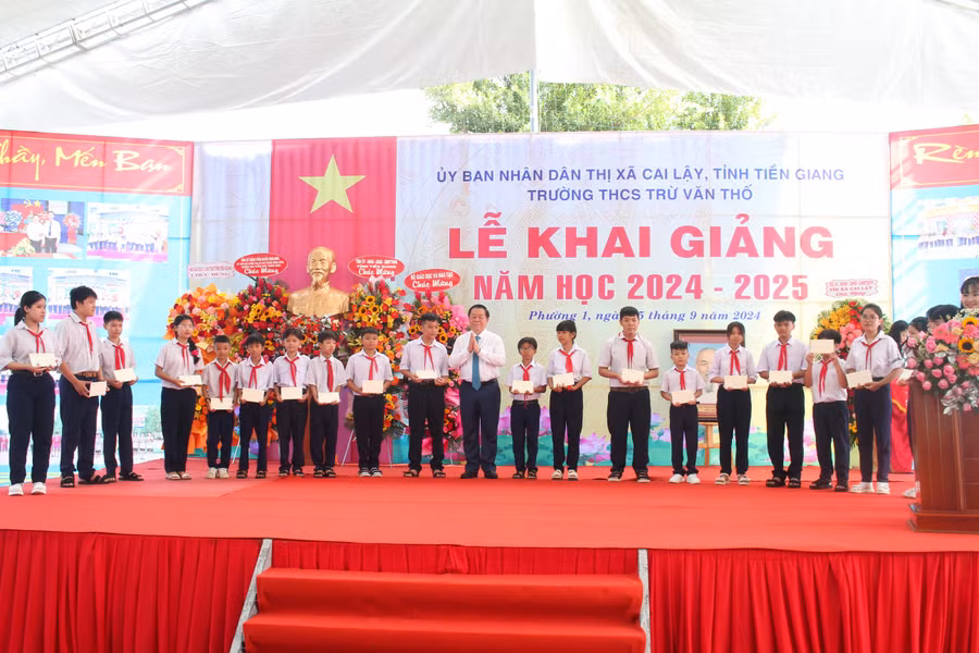 truong btg tw khai giang 6.JPG