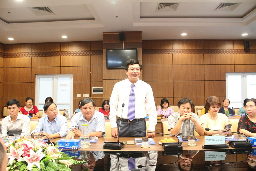 Ông Trần Thanh Bình, Giám đốc Sở GD&ĐT TP Cần Thơ phát biểu tại buổi lễ. nganh-gd-can-tho-chuyen-doi-so-4.jpg