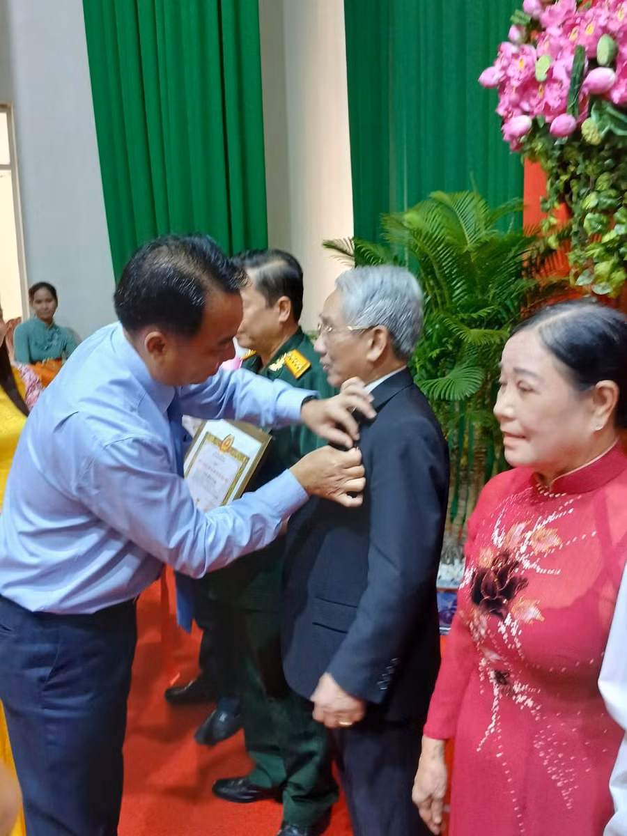 truong dhcl dang 2.jpg