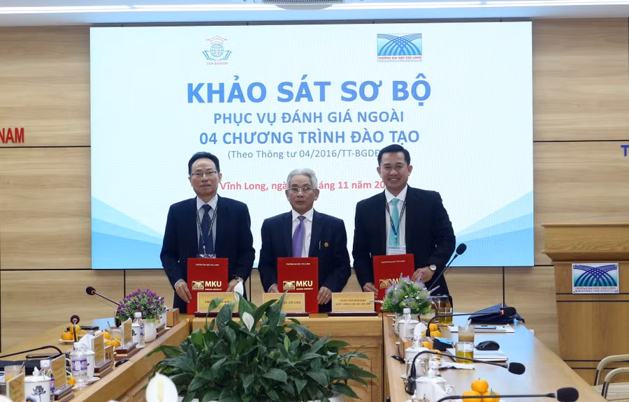 Ký kết Biên bản ghi nhớ sau khảo sát sơ bộ.