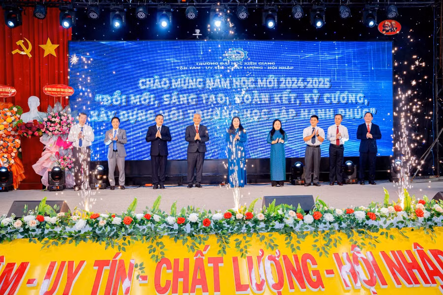 Trường ĐH khai giảng năm học 2024 - 2025, đón 1.843 tân sinh viên.