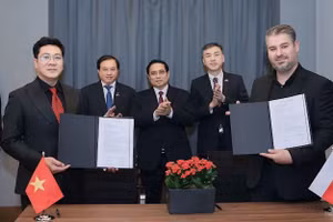 Thủ tướng Phạm Minh Chính chứng kiến lễ ký kết biên bản hợp tác giữa Học viện Âm nhạc Quốc gia Việt Nam và Dàn nhạc Giao hưởng Bohemia Praha. (Ảnh: Học viện Âm nhạc Quốc gia cung cấp)