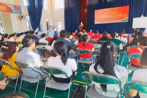 Đông đảo phụ huynh đã tham gia đối thoại cùng nhà trường.