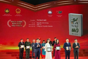 Tác phẩm Tư duy mở của Nguyễn Anh Dũng đạt giải “Sách được bạn đọc yêu thích”.
