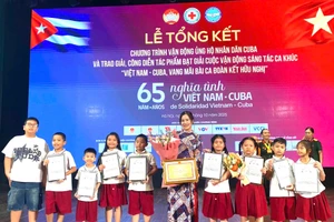 Những bức tranh xuất sắc nhất của học sinh nhà trường đã được lựa chọn trưng bày.