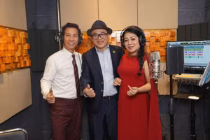 Nhạc sĩ Ngọc Lê Ninh (giữa) và ca sĩ Lê Anh Dũng, Anh Thơ.