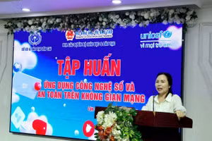 Bà Dương Bích Nguyệt - Giám đốc Sở GD&ĐT Lào Cai phát biểu khai mạc lớp tập huấn.