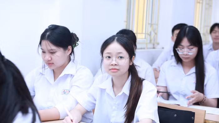 Các em thí sinh lớp 12 chỉ còn khoảng ba tuần nữa sẽ dự Kỳ thi tốt nghiệp THPT năm 2026. Ảnh: Đình Tuệ.