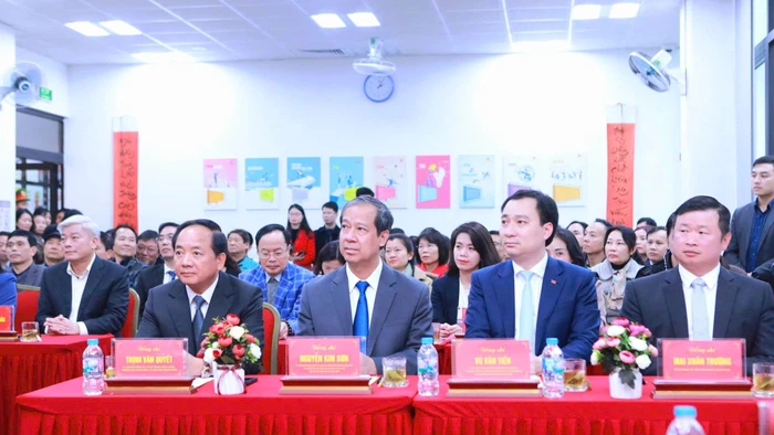 4 người được giới thiệu ứng cử đại biểu Quốc hội khóa XVI và đại biểu HĐND các cấp nhiệm kỳ 2026-2031. Ảnh: Đình Tuệ.