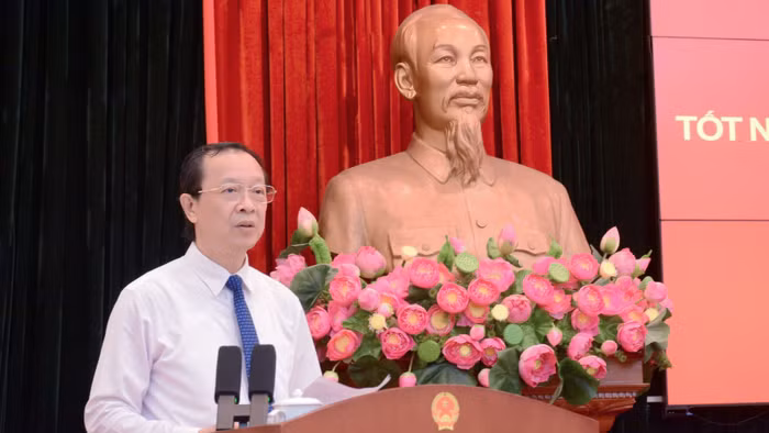 Thứ trưởng Thường trực Bộ GD&ĐT Phạm Ngọc Thưởng phát biểu tại hội nghị.