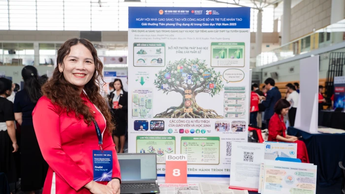 Cô Phạm Thị Liên giới thiệu về Dự án của mình tại "Ngày hội Nhà giáo sáng tạo với công nghệ số và trí tuệ nhân tạo năm 2025". 