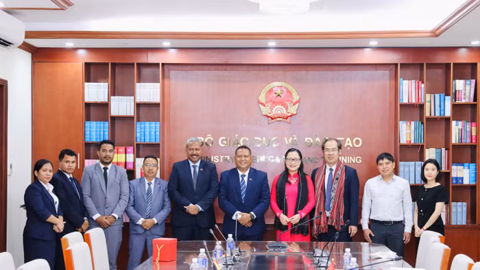 Đại diện Bộ GD&ĐT Việt Nam và đoàn công tác của Timor Leste tại cuộc làm việc.