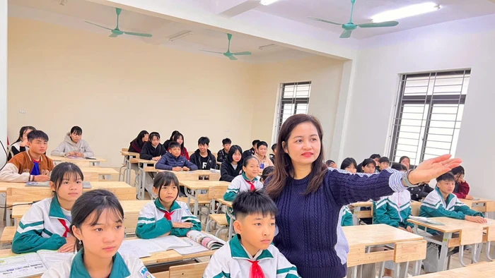 Cô Bạch Thị Hồng Kiên có gần 20 năm gắn bó với nghề giáo. Ảnh: Văn Hoàng.