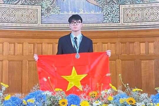 Em Lương Đức Gia Bảo giành Huy chương Bạc Olympic Vật lý châu Âu (EuPhO) năm 2026.