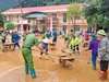 Các lực lượng, người dân phối hợp hỗ trợ dọn dẹp Trường Phổ thông dân tộc bán trú THCS Xuân Trường (Cao Bằng).
