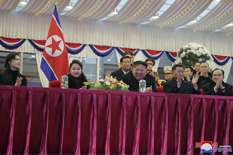 Ông Kim Jong un tuyên bố đáp trả mạnh mẽ nếu đối đầu quân sự 