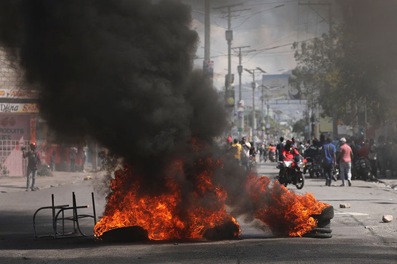 Chùm ảnh bạo lực và vượt ngục khiến Haiti ban bố tình trạng khẩn cấp