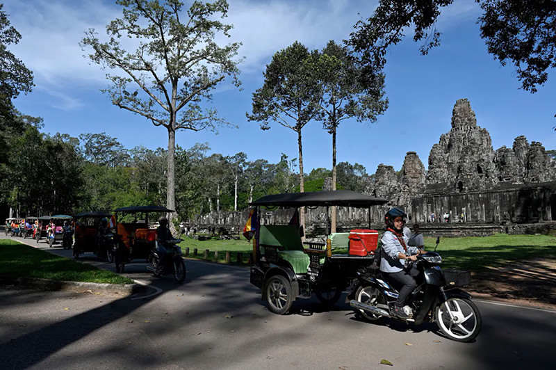 Chùm ảnh nữ tài xế tuk-tuk chống lại định kiến trên đường tới bình đẳng giới