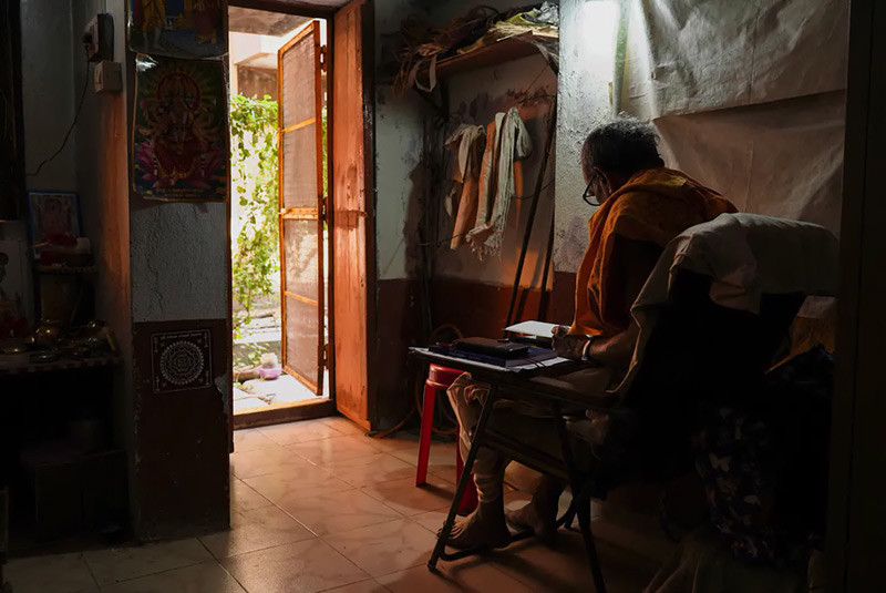 Chùm ảnh nơi những lão niên Hindu cố gắng phá vỡ vòng luân hồi