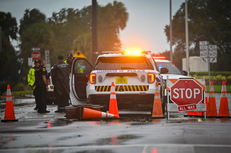 Chùm ảnh bão Idalia tàn phá Florida