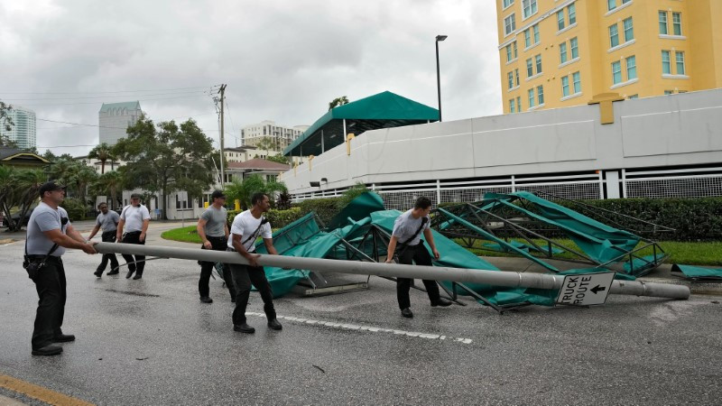 Chùm ảnh bão Idalia tàn phá Florida