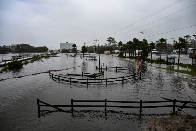 Chùm ảnh bão Idalia tàn phá Florida