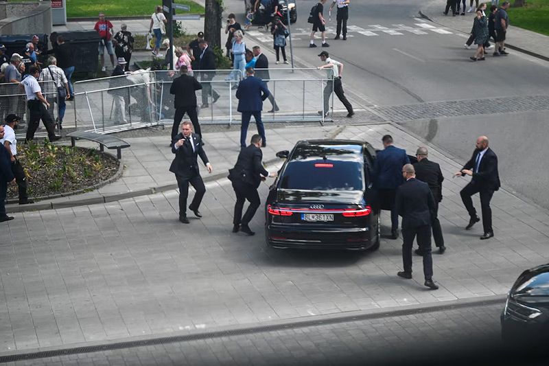 Hình ảnh hiện trường vụ Thủ tướng Slovakia bị bắn