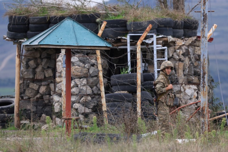 Chùm ảnh Azerbaijan thu lượng vũ khí từ chiến binh Armenia ly khai