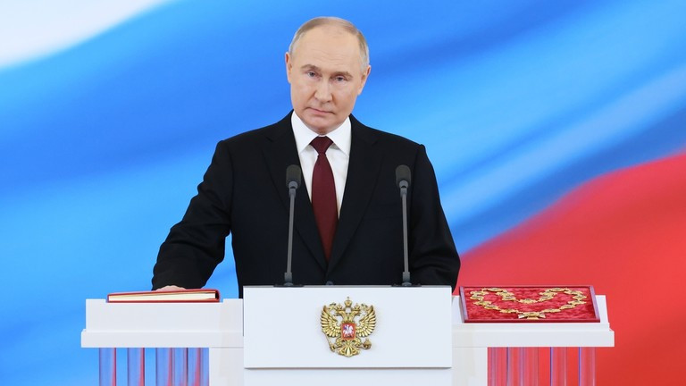 Hình ảnh ông Putin tuyên thệ nhậm chức tại điện Kremlin